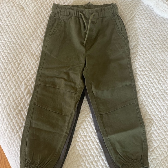 H&M TODDLER BOY SIZE 5T 3 PACK PANTALON JOGGER PANTS NEW WITH TAGS - Picture 1 of 10